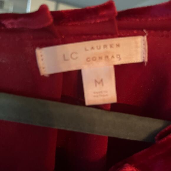 Lauren Conrad Red Velvet Cap Sleeve Top Blouse M Tie Back Pleated Detail Goth - Picture 5 of 8